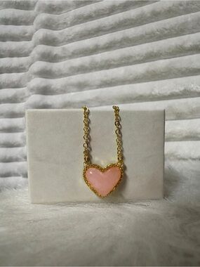 KENDRA SCOTT pink heart necklace NEW NEVER WORN
